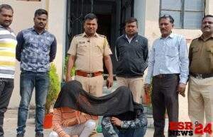 तलवार लेकर घूमने वाले 2 गिरफ्तार ।।