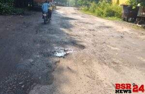 खस्ताहाल सड़क और अतिक्रमण से राहगीर परेशान