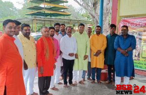 पार्वतेश्वर शिव महादेव मन्दिर में रुद्राभिषेक व फलाहार का वितरण.