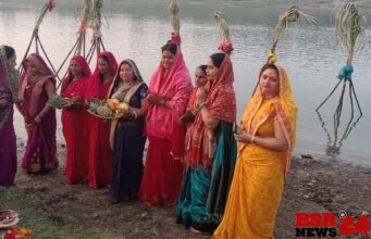 उगते सूर्य को अर्घ्य देने के साथ छठ महापर्व का समापन,
