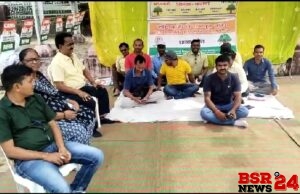जुनी पेन्शन योजना चालू करण्यासाठी रेल्वे कर्मचाऱ्यांचे उपोषण