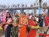 छठव्रतियों ने उदीयमान सूर्य को दिया अर्घ्य